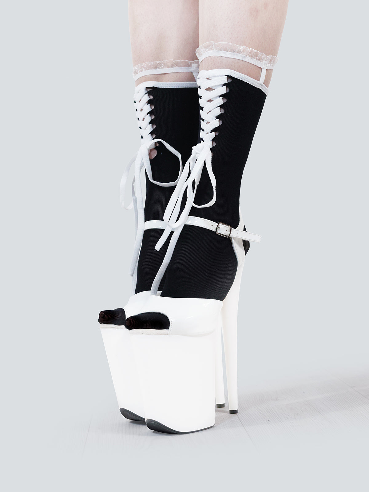 𝐌𝐀𝐘𝐖𝐔𝐔魅烏「Pole Perfection」Ribbon Charm Dance Socks